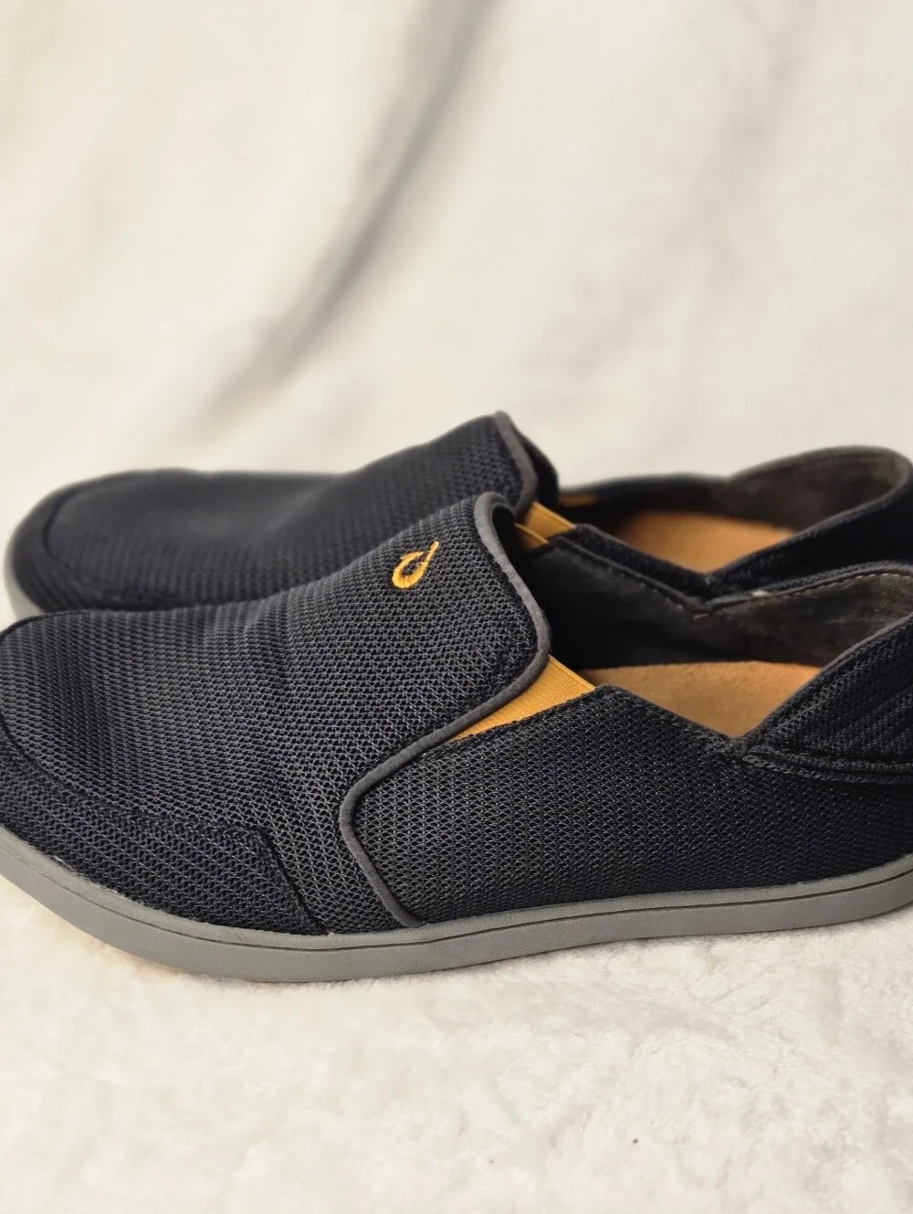 OluKai Nohea Moku Mens Charcoal Grey Orange Mesh Slip On Shoes Sneakers size 8